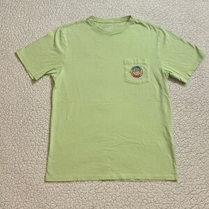 Men’s Vineyard Vines tee!